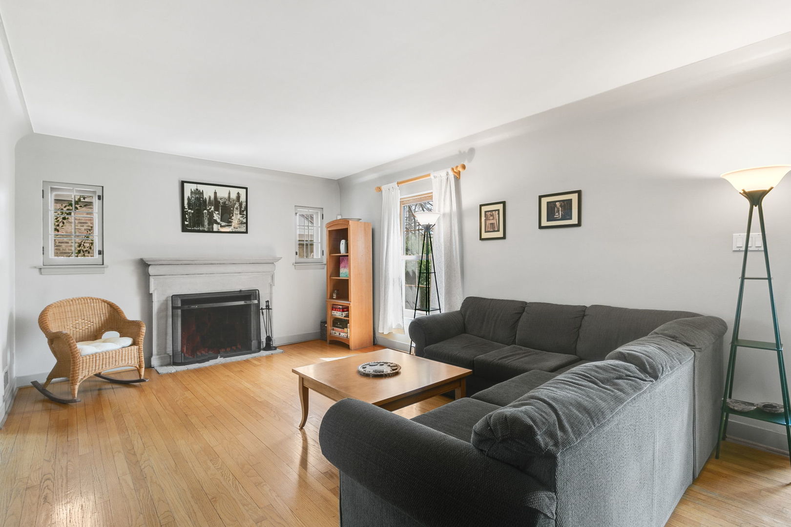 446 Longcommon Road Riverside, IL 60546 - Photo 3 of 25