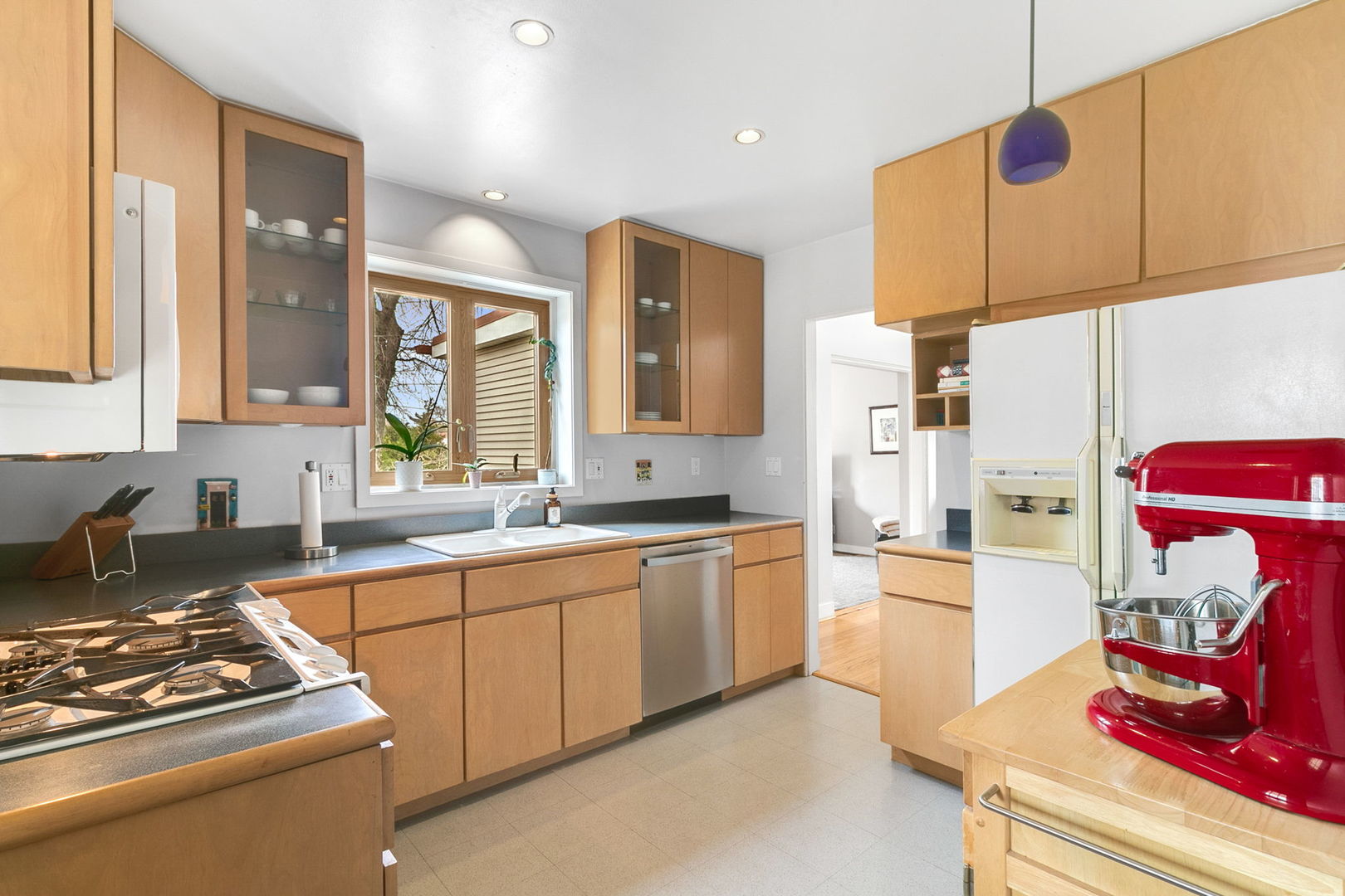 446 Longcommon Road Riverside, IL 60546 - Photo 6 of 25