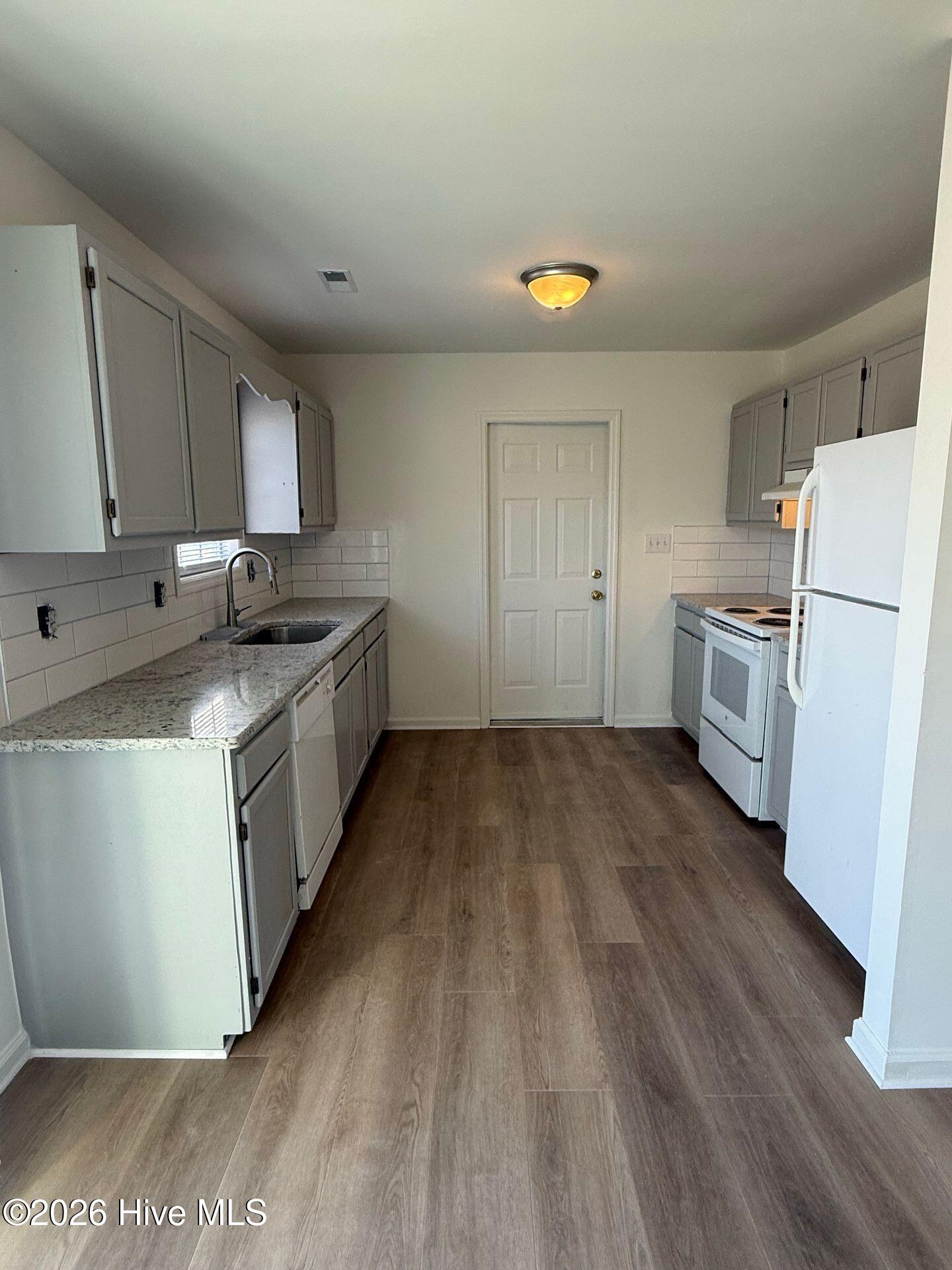 139 Parnell Road Hubert, NC 28539 - Photo 2 of 12 kitchen