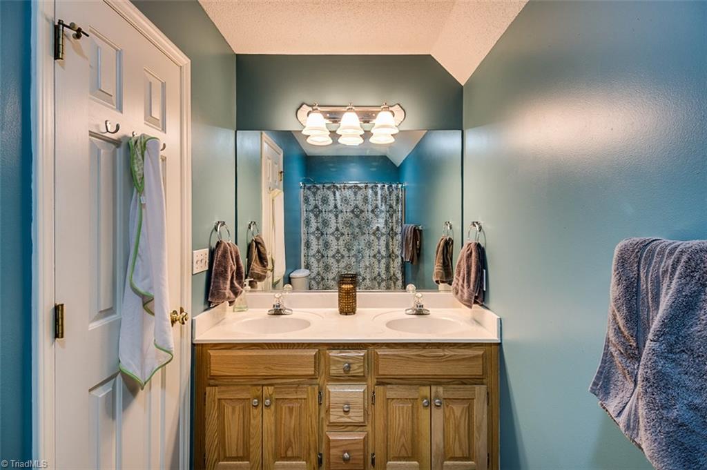 5553 Woodstream Road Randleman, NC 27317 - Photo 23 of 30 Upstairs hall bath