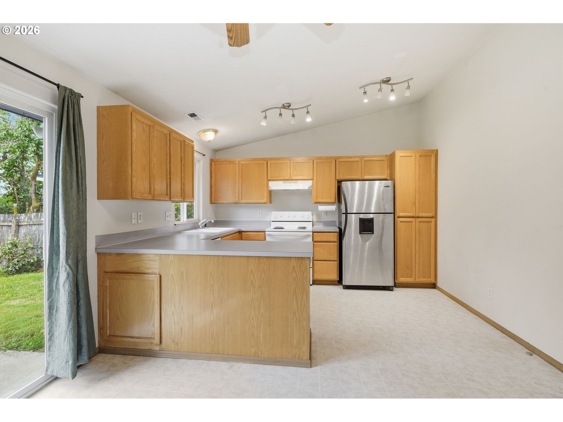 1077 South 10th Street Lebanon, OR 97355 - Photo 14 of 33