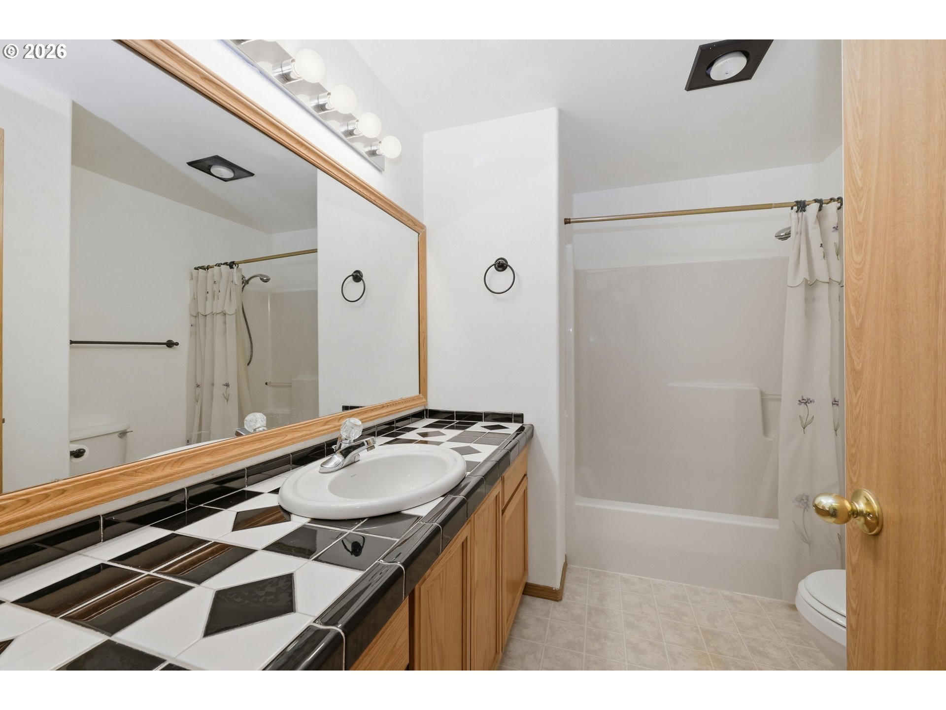 1077 South 10th Street Lebanon, OR 97355 - Photo 20 of 33