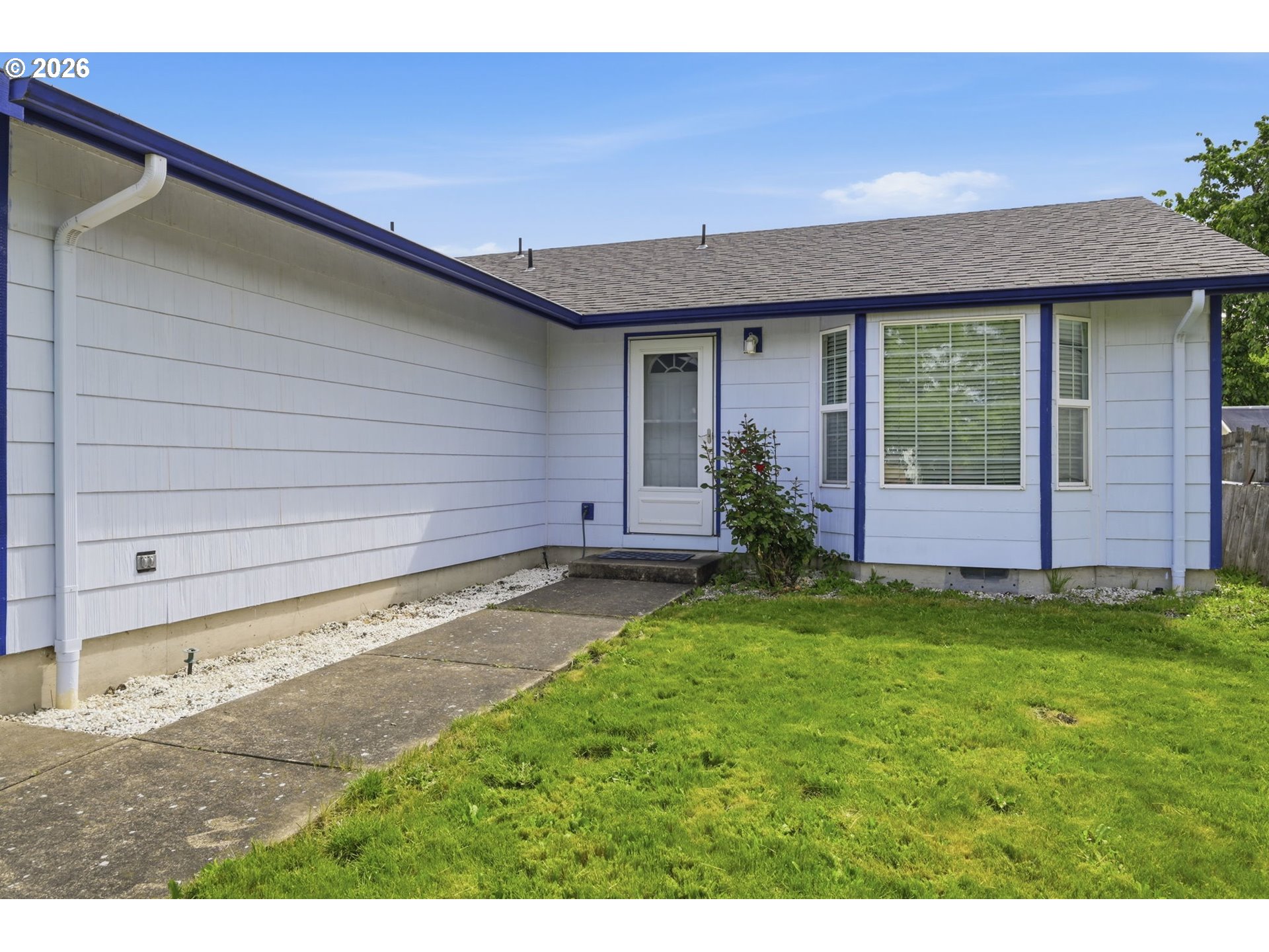 1077 South 10th Street Lebanon, OR 97355 - Photo 2 of 33