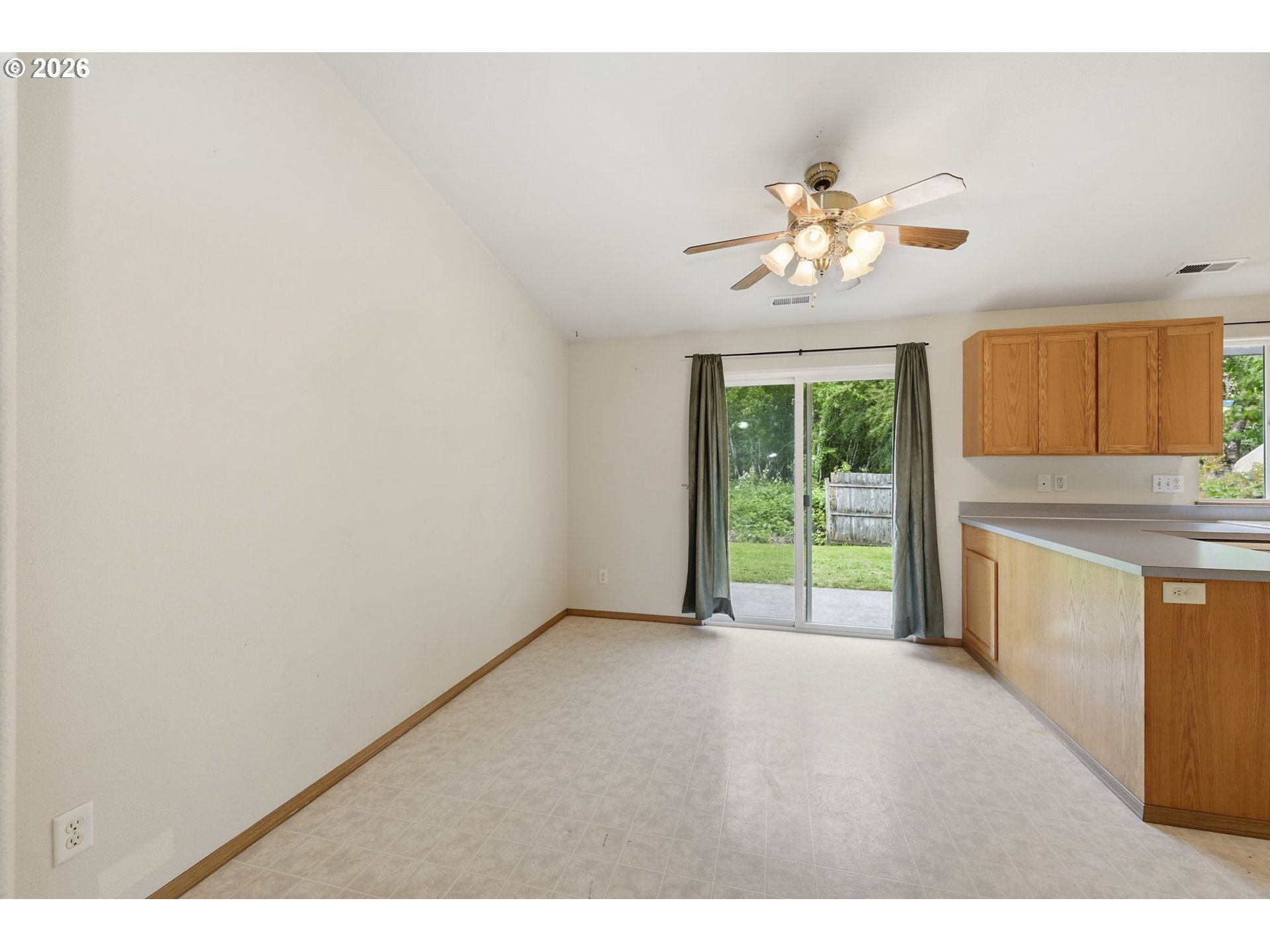1077 South 10th Street Lebanon, OR 97355 - Photo 9 of 33