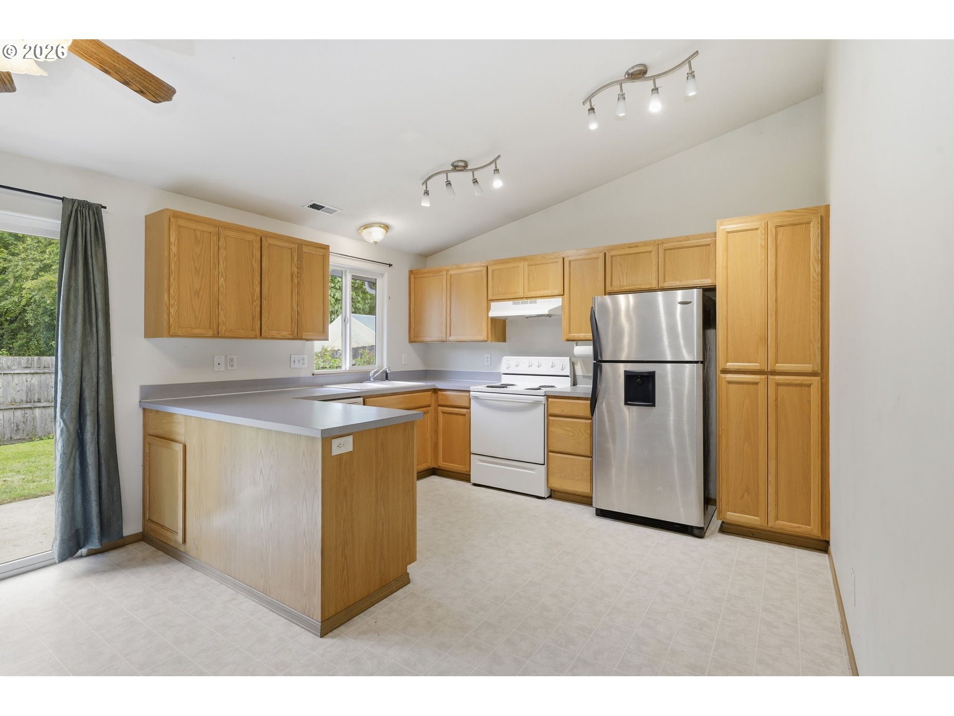 1077 South 10th Street Lebanon, OR 97355 - Photo 10 of 33