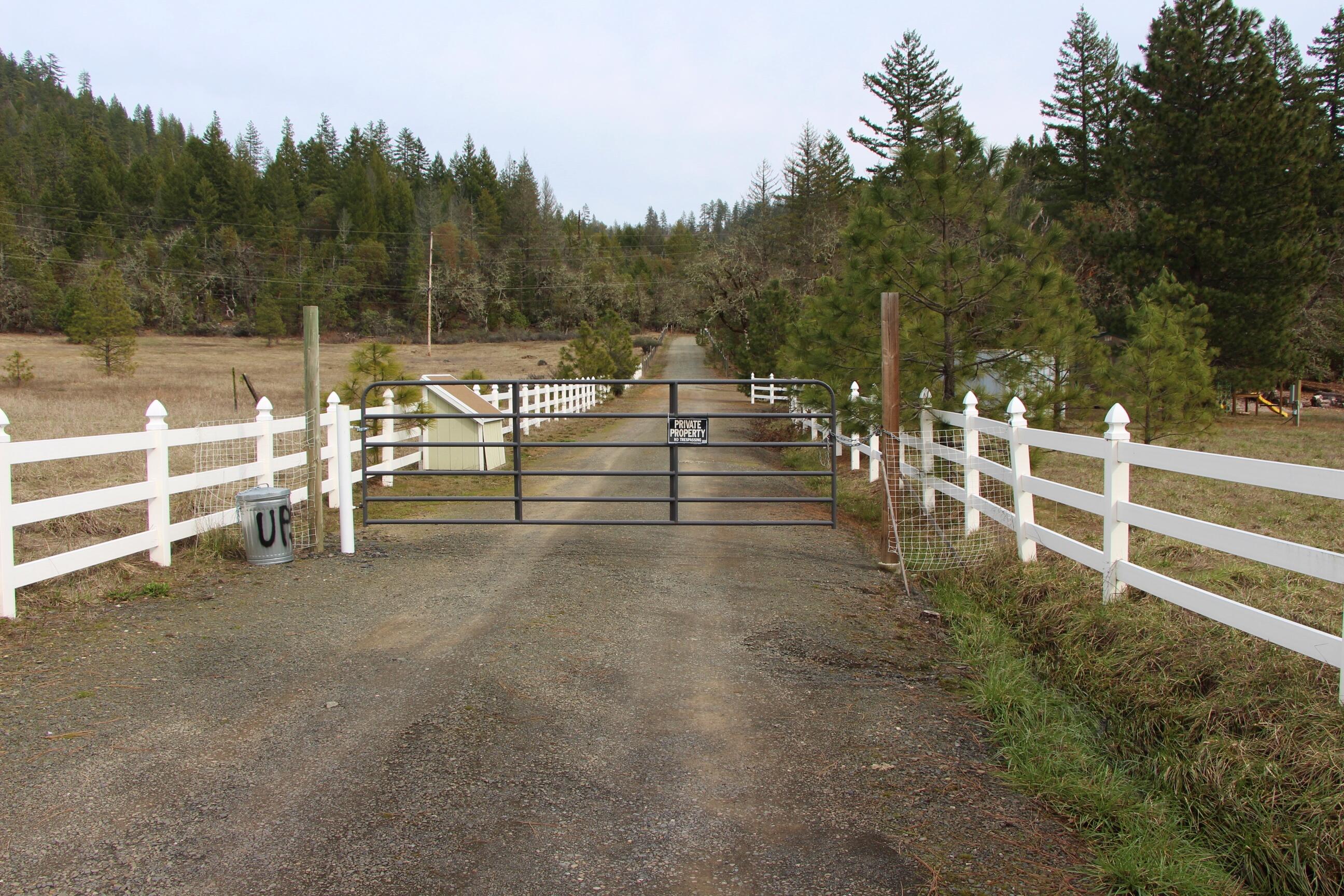 1789 Laurel Road Cave Junction, OR 97523 - Photo 2 of 14 02