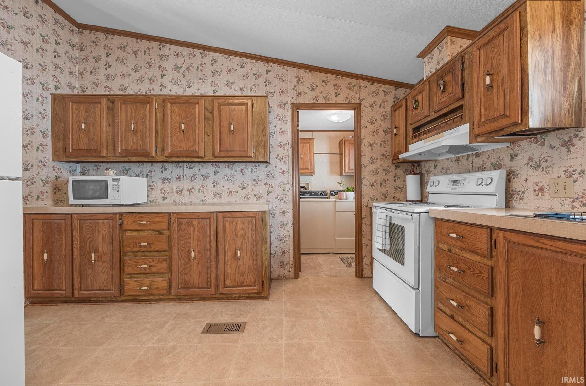 685 West Seitz Street Jasper, IN 47546 - Photo 6 of 24