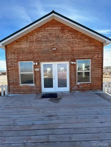 a view of an entrance of the house