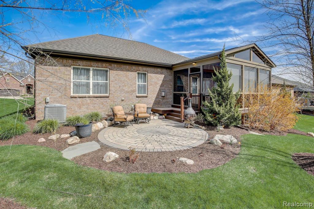 5495 Woodfall Road Clarkston, MI 48348 - Photo 4 of 31