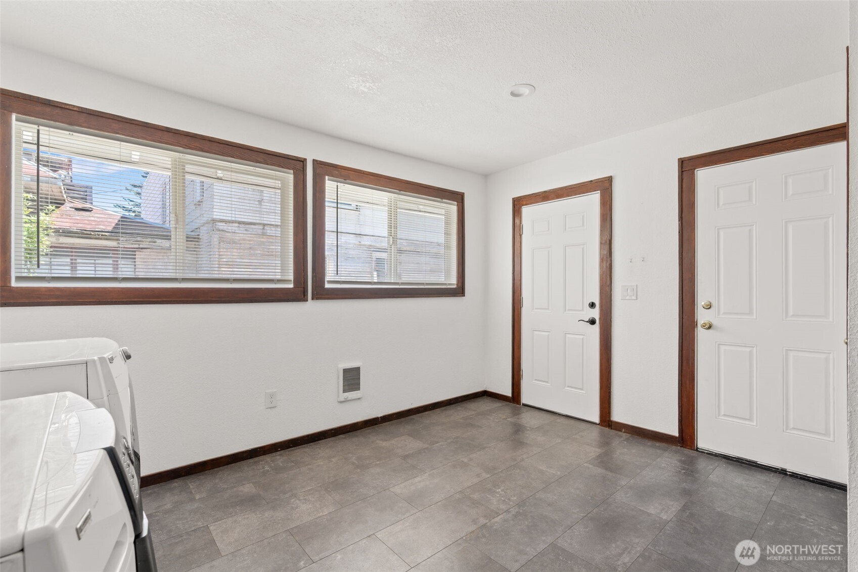 226 Southwest Lewis Street Chehalis, WA 98532 - Photo 24 of 27 a view of an empty room with a window