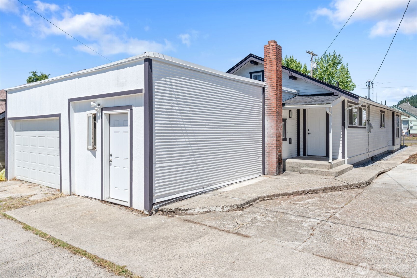 226 Southwest Lewis Street Chehalis, WA 98532 - Photo 4 of 27 a front view of a house