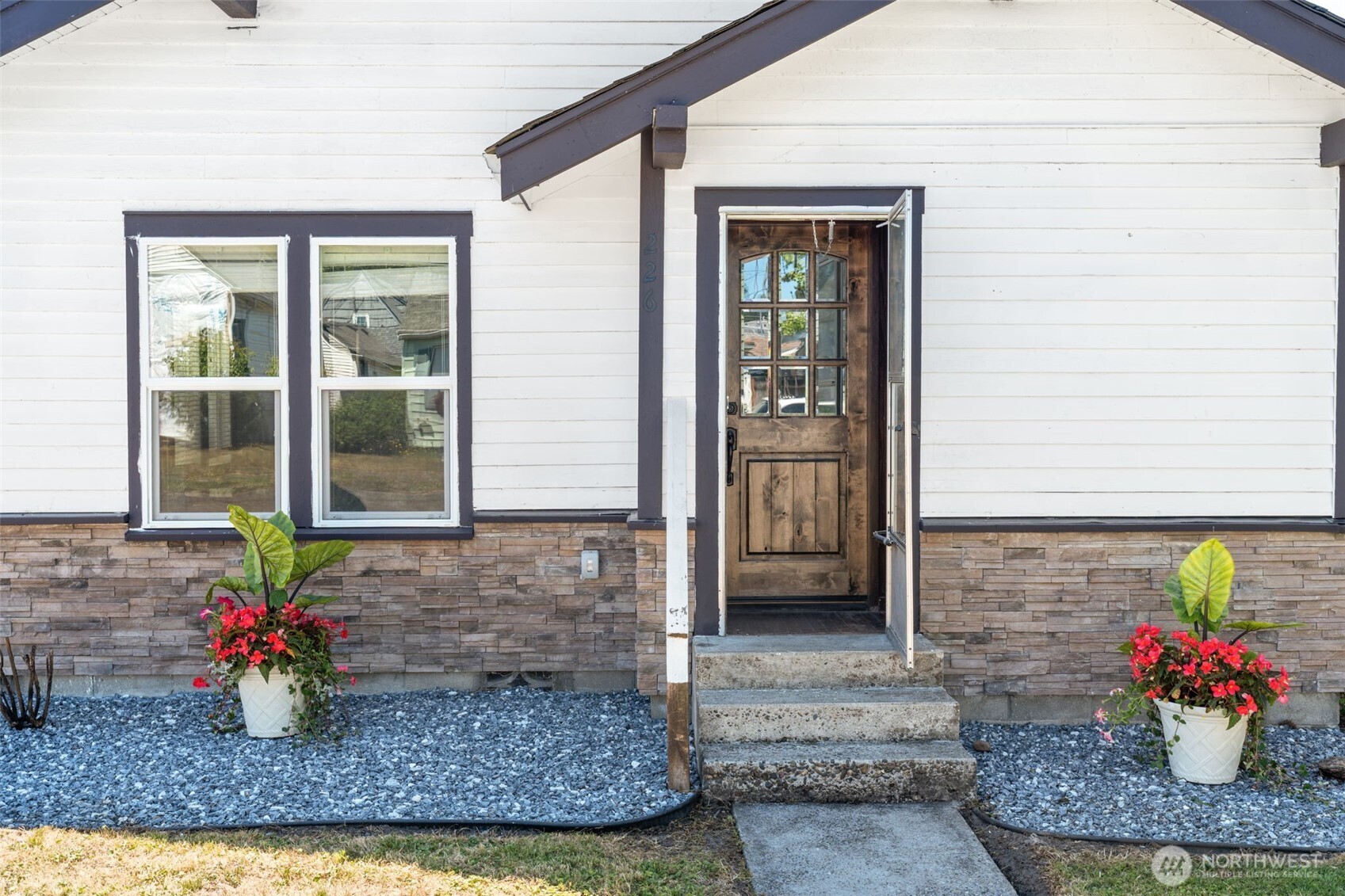 226 Southwest Lewis Street Chehalis, WA 98532 - Photo 5 of 27