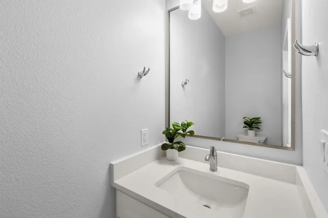 $579,900 | 1136 County Road 484, Elgin, TX 78621