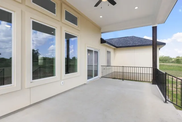 $579,900 | 1136 County Road 484, Elgin, TX 78621