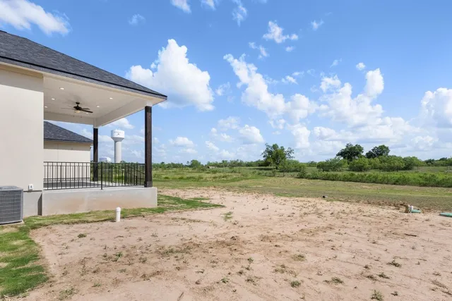 $579,900 | 1136 County Road 484, Elgin, TX 78621