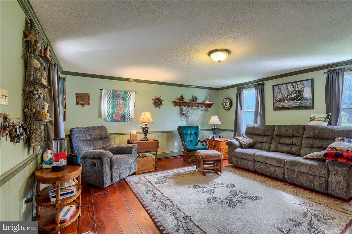 1995 Manor Road York, PA 17406 - Photo 8 of 59 Living Room