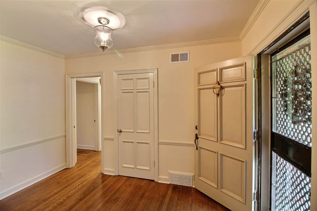 5219 South Angela Road Memphis, TN 38117 - Photo 3 of 25