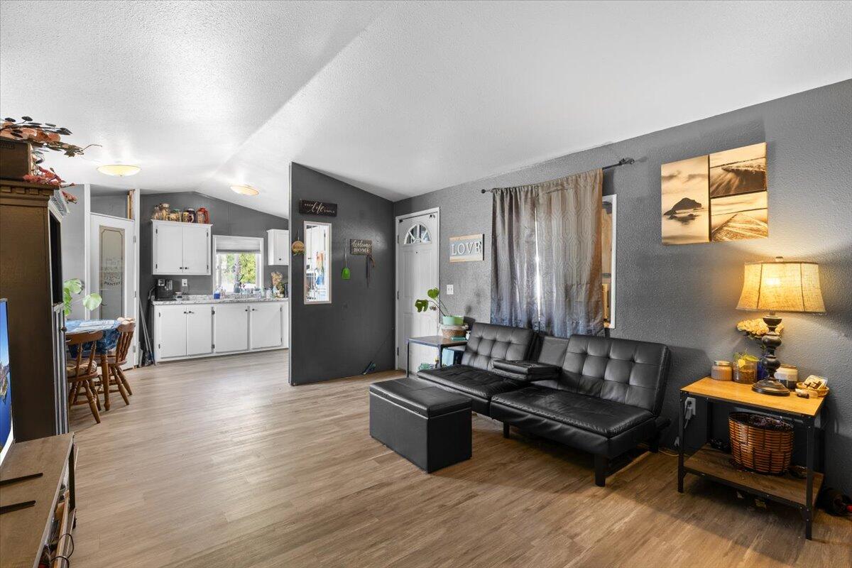 11427 Blackwell Road, Unit 2 Central Point, OR 97502 - Photo 4 of 14 10-CI_5453