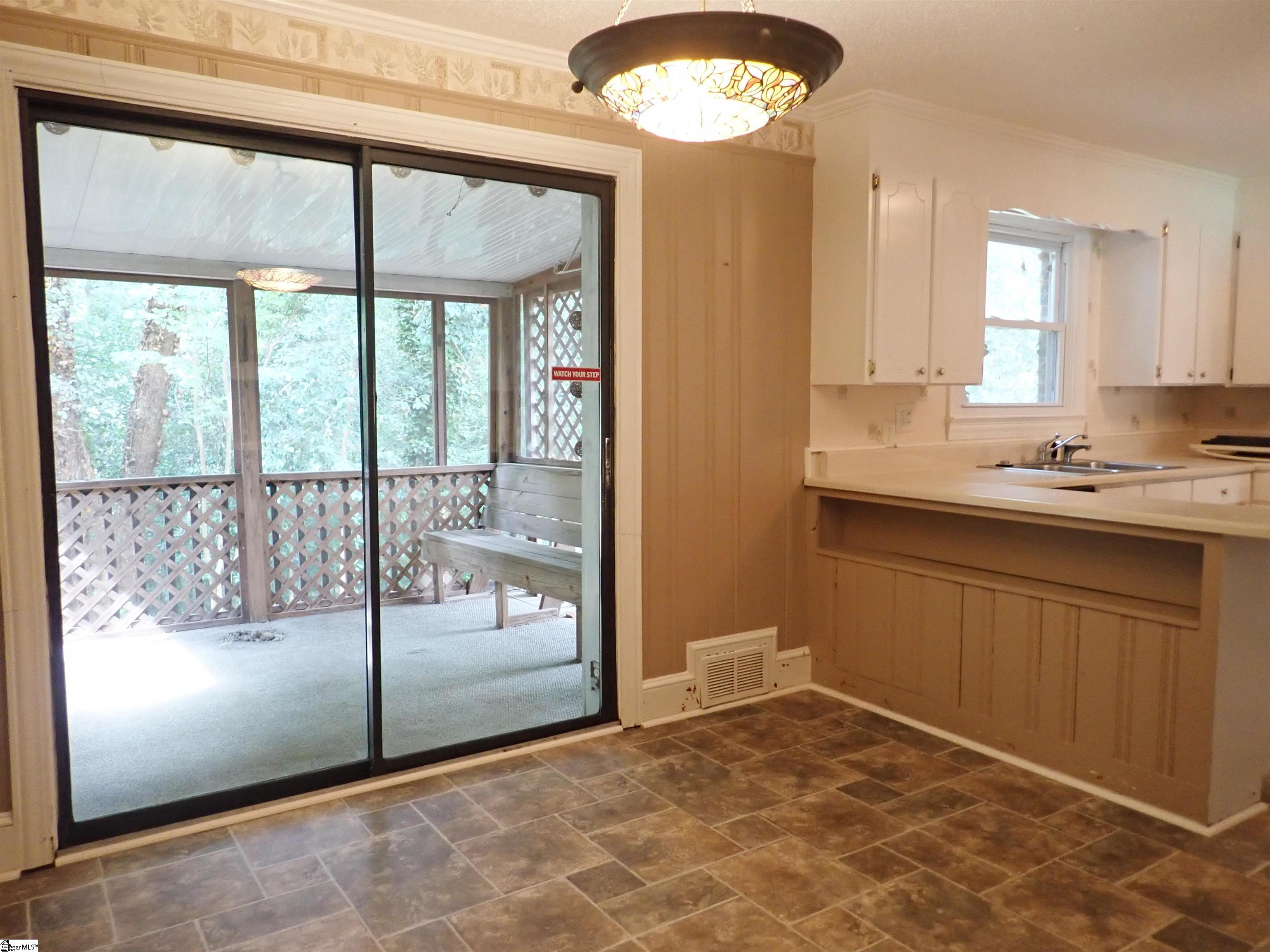 210 Robin Hood Road Greenville, SC 29607 - Photo 14 of 21
