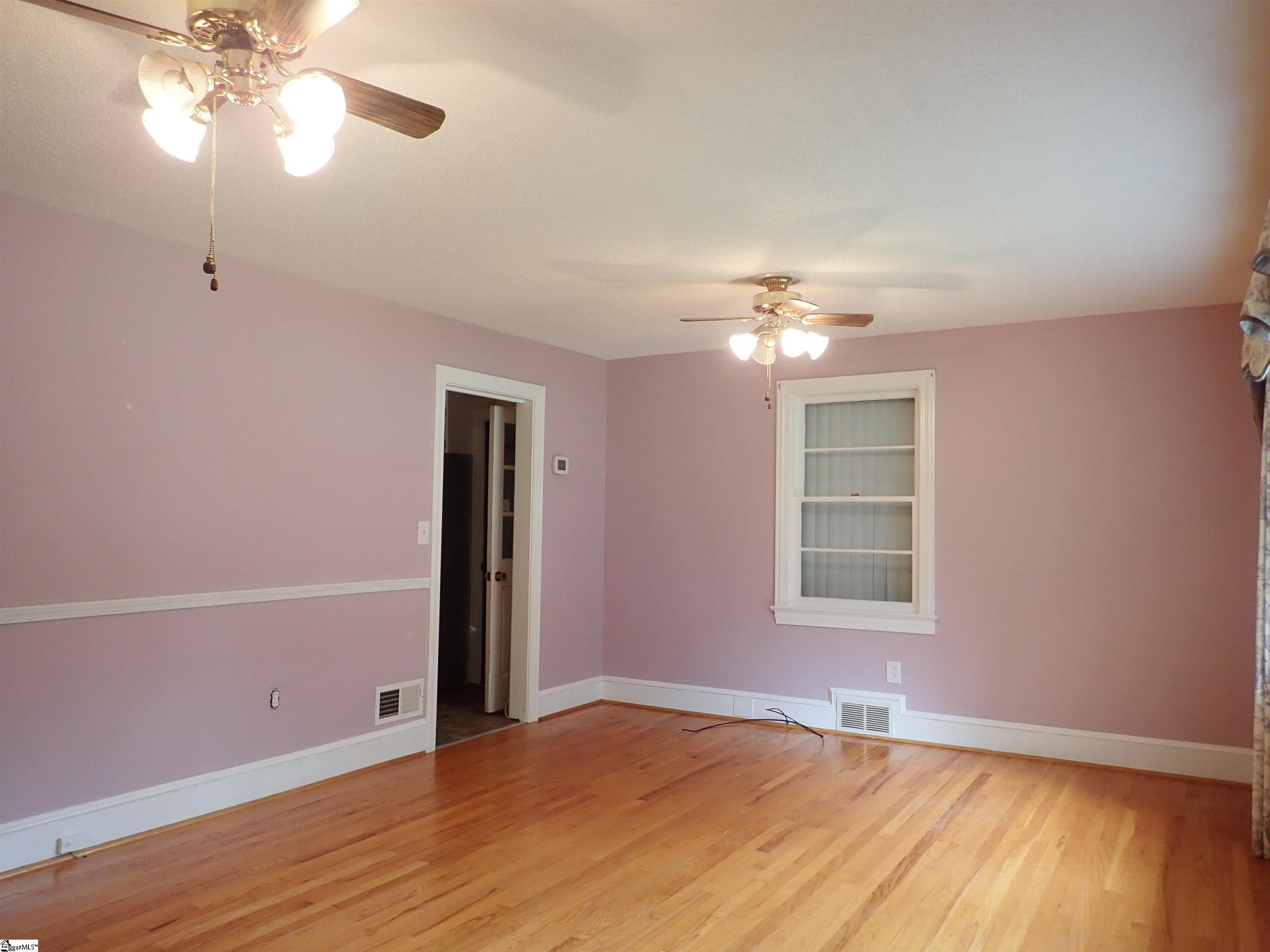 210 Robin Hood Road Greenville, SC 29607 - Photo 3 of 21