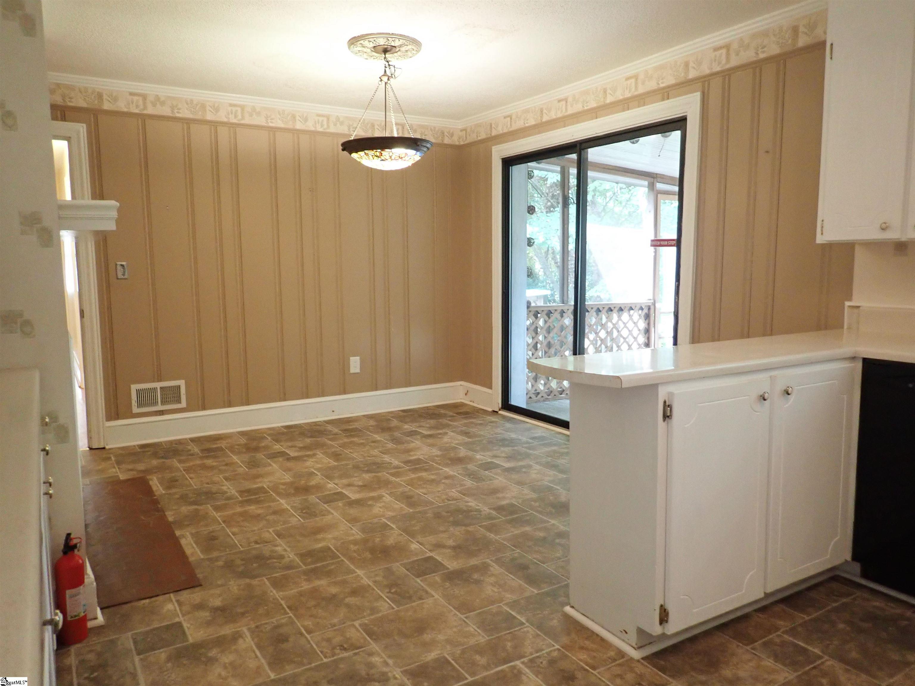 210 Robin Hood Road Greenville, SC 29607 - Photo 5 of 21