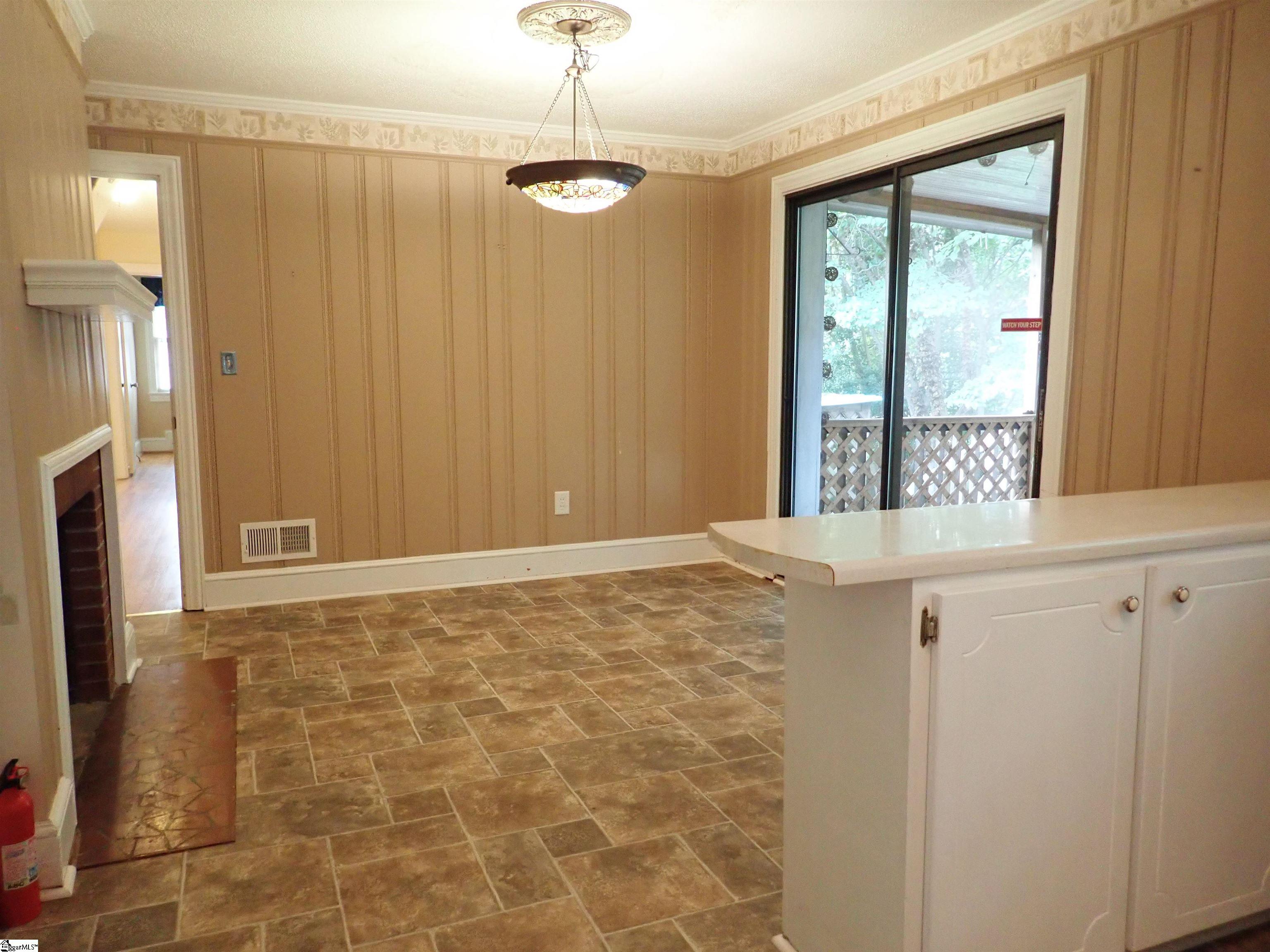 210 Robin Hood Road Greenville, SC 29607 - Photo 8 of 21