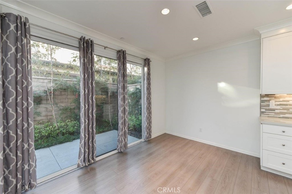 229 Rodeo Irvine, CA 92602 - Photo 12 of 37 Dining