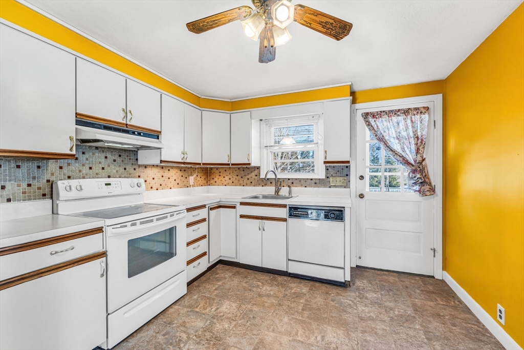 5 Bates Road Haverhill, MA 01832 - Photo 6 of 41 Gallery Image 6