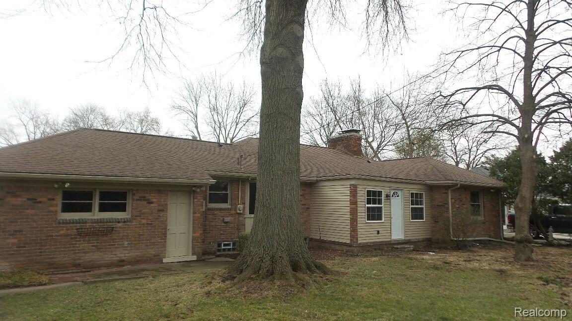417 Lexington Road Grosse Pointe, MI 48236 - Photo 6 of 22 20190405_124519_resized.jpg