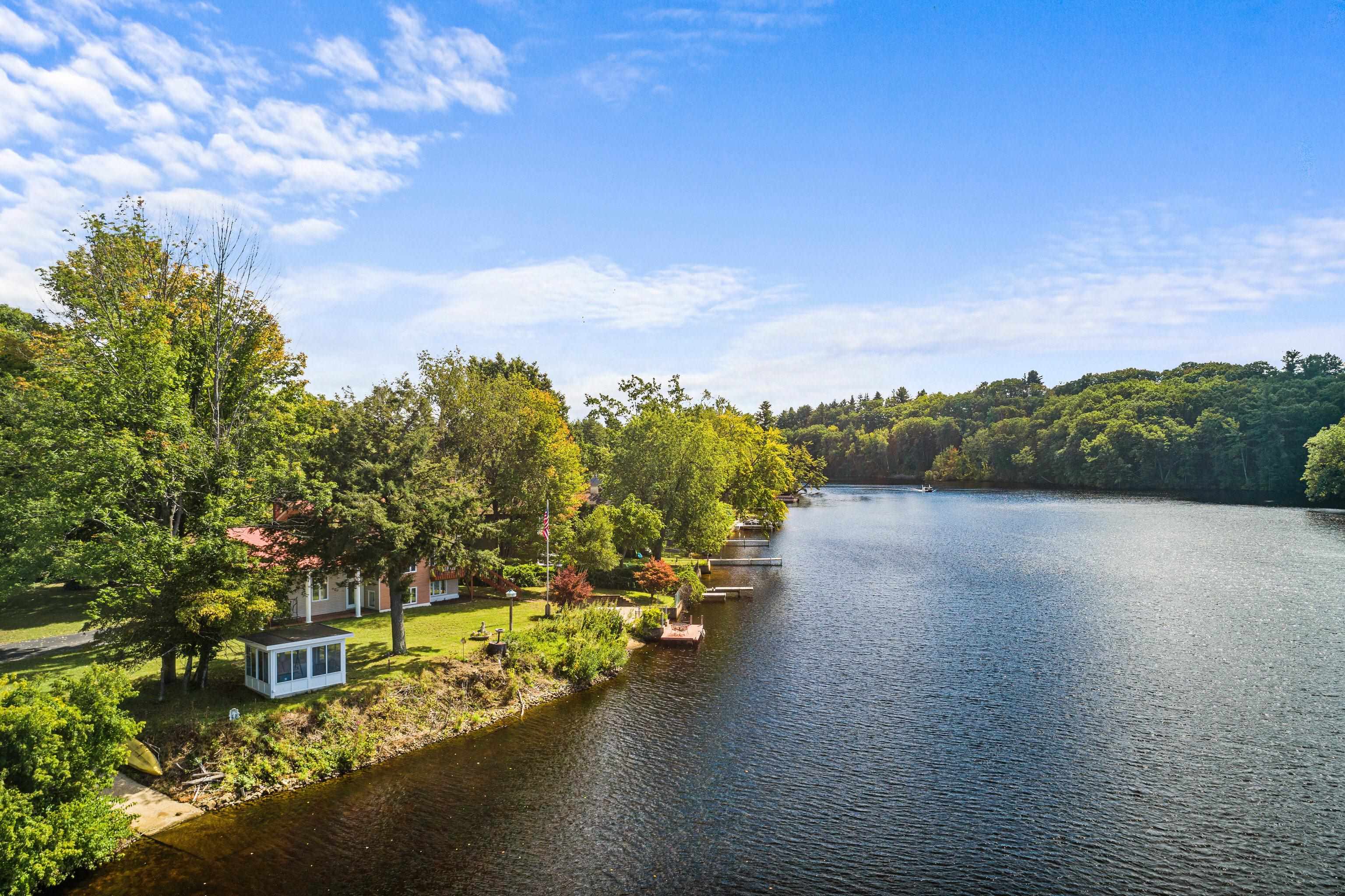 33 Riverview Park Road Manchester, NH 03102 - Photo 2 of 39