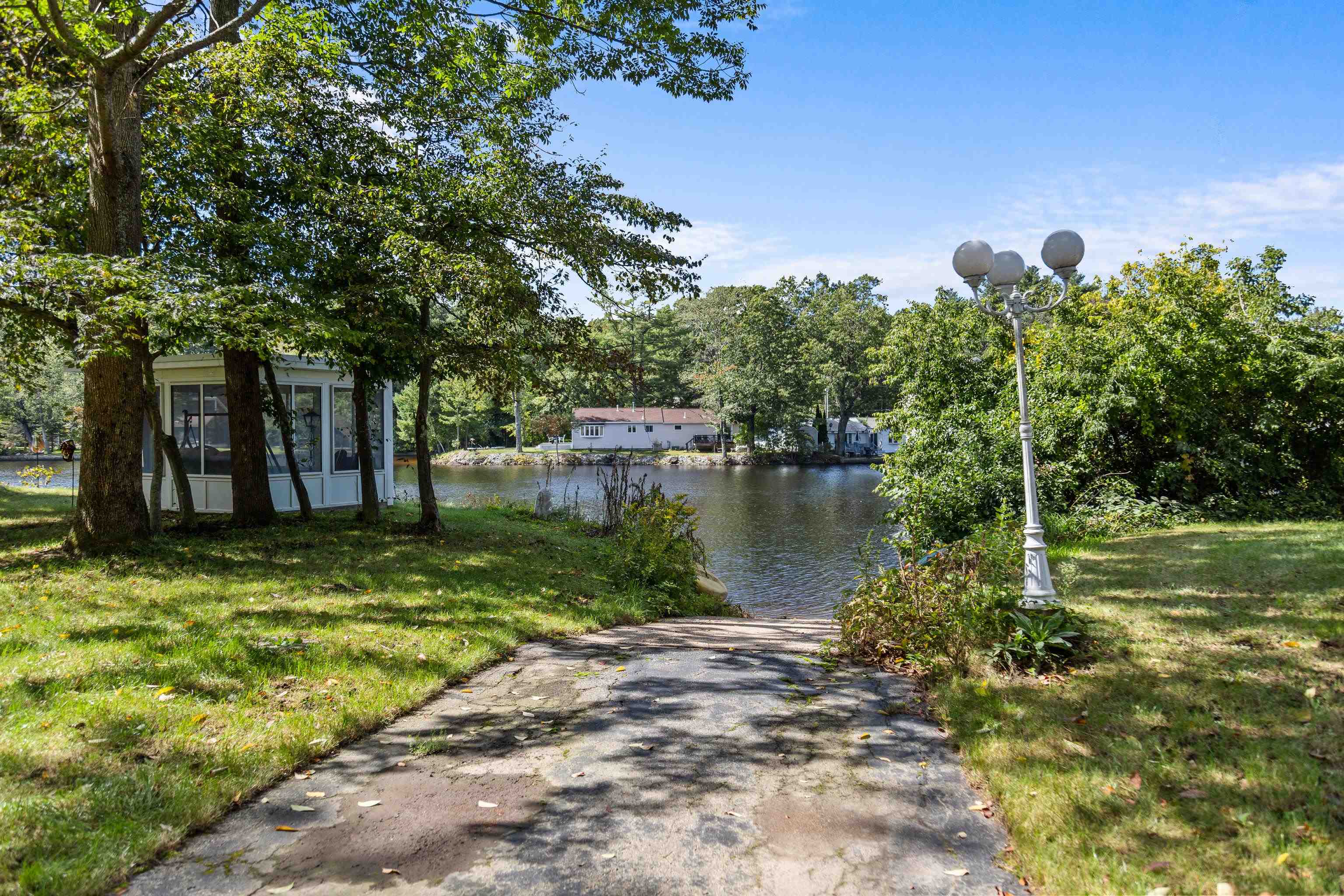 33 Riverview Park Road Manchester, NH 03102 - Photo 12 of 39