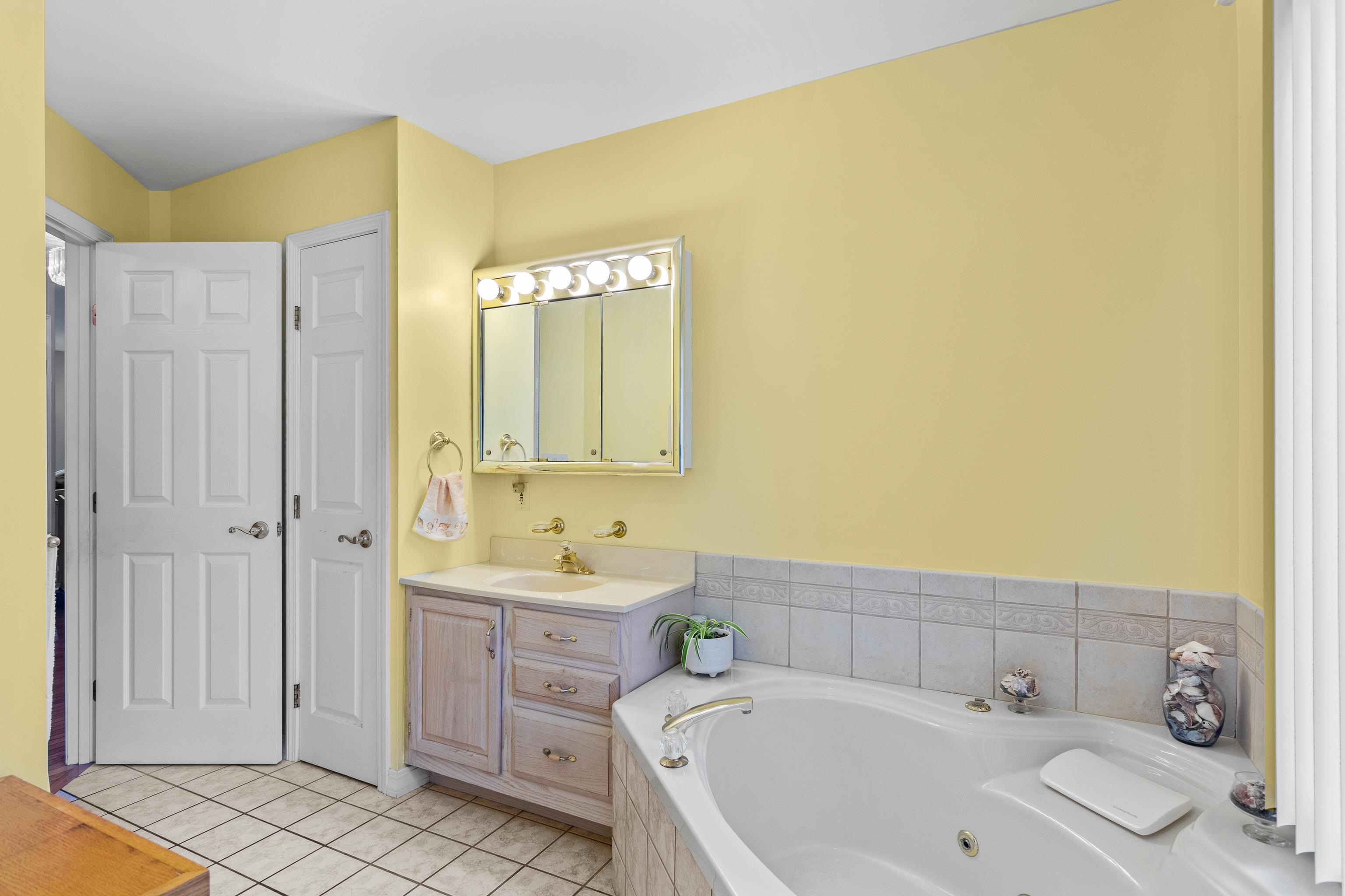 33 Riverview Park Road Manchester, NH 03102 - Photo 35 of 39