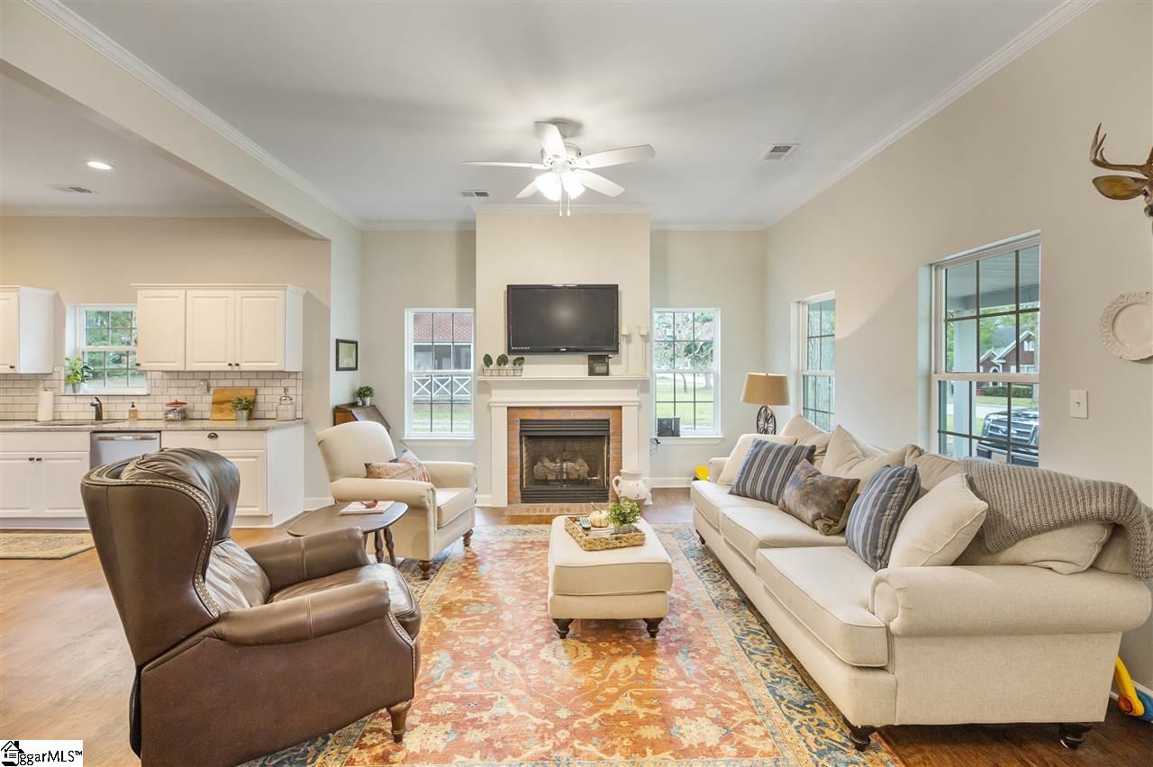 110 West Hampton Avenue Honea Path, SC 29654 - Photo 4 of 13 Gallery Image 4