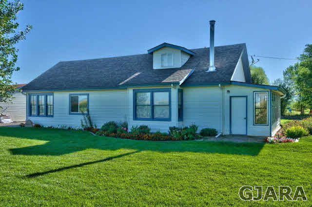1404 Q Road Loma, CO 81524 - Photo 20 of 31 a front view of a house with a garden