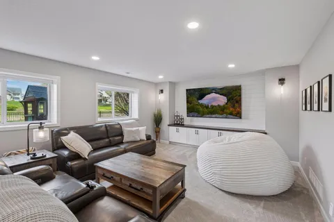 $699,900 | 2109 Valley Creek Lane, Shakopee, MN 55379