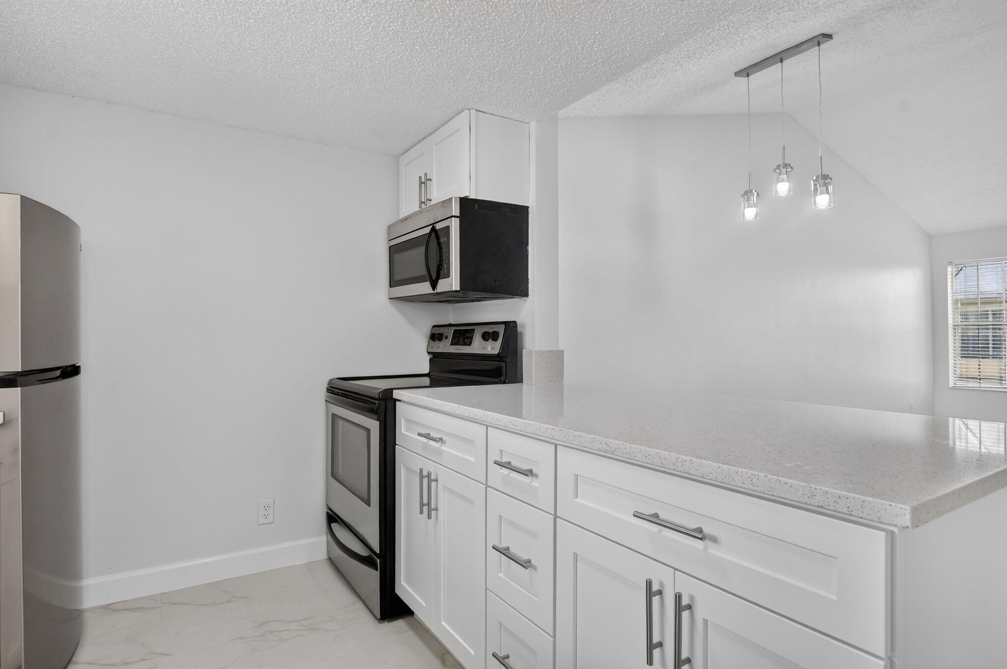 6323 La Costa Drive, Unit M Boca Raton, FL 33433 - Photo 4 of 33 kitchen