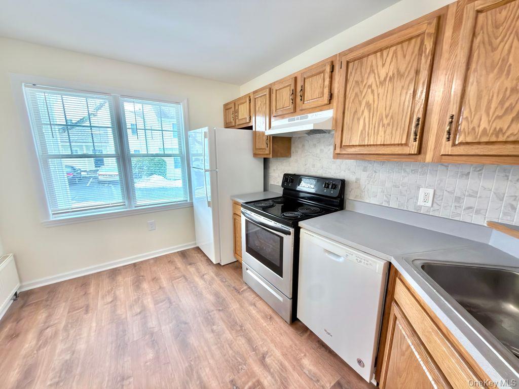 1870 Baldwin Road, Unit 27 Yorktown Heights, NY 10598 - Photo 5 of 20 Kitchen of Similar Unit
