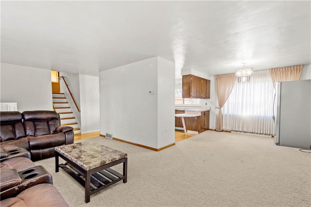 556 Hillcrest Avenue McKees Rocks, PA 15136 - Photo 5 of 25