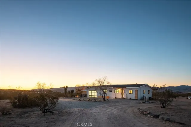 a view of houses with mountain view