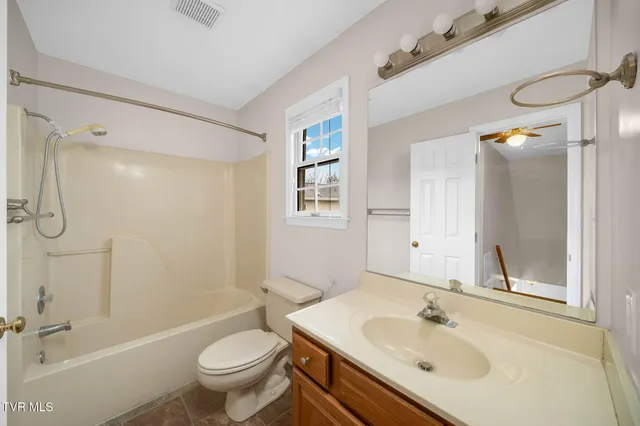 $259,900 | 1725 West Lakeview Drive, Unit 70, Johnson City, TN 37601