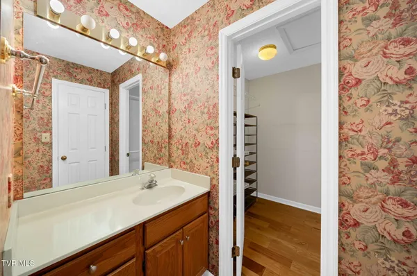 $259,000 | 1725 West Lakeview Drive, Unit 70, Johnson City, TN 37601