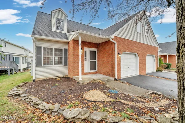 $259,000 | 1725 West Lakeview Drive, Unit 70, Johnson City, TN 37601
