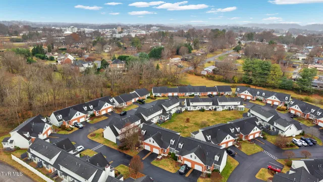 $259,900 | 1725 West Lakeview Drive, Unit 70, Johnson City, TN 37601