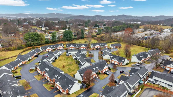 $259,000 | 1725 West Lakeview Drive, Unit 70, Johnson City, TN 37601