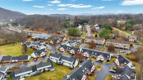 $259,000 | 1725 West Lakeview Drive, Unit 70, Johnson City, TN 37601