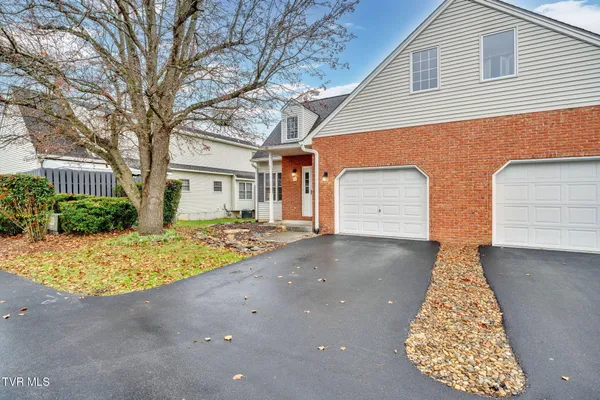 $259,000 | 1725 West Lakeview Drive, Unit 70, Johnson City, TN 37601
