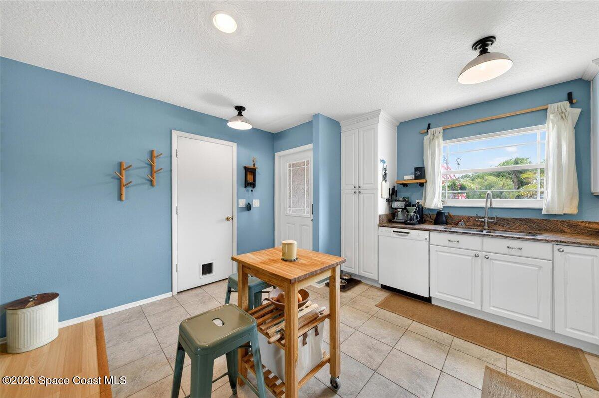 920 Gables Way Melbourne, FL 32940 - Photo 9 of 25 07-JGP_8297