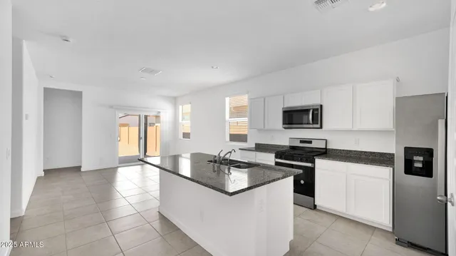 $1,750 | 40035 West Shaver Drive, Maricopa, AZ 85138