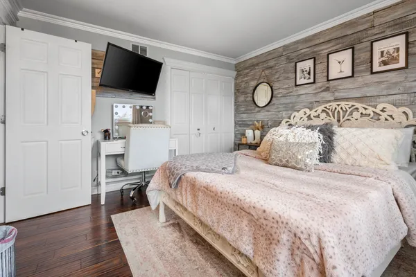 $550,000 | 340 Stonehurst Lane, Roselle, IL 60172