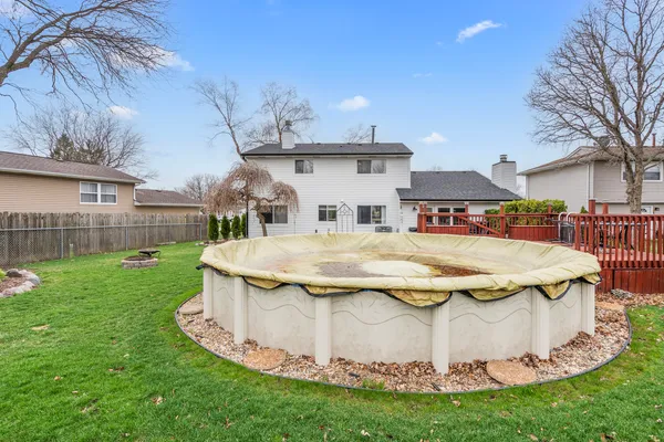 $550,000 | 340 Stonehurst Lane, Roselle, IL 60172